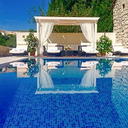 Blato Sleeps 10 Pool Air Con Wifi