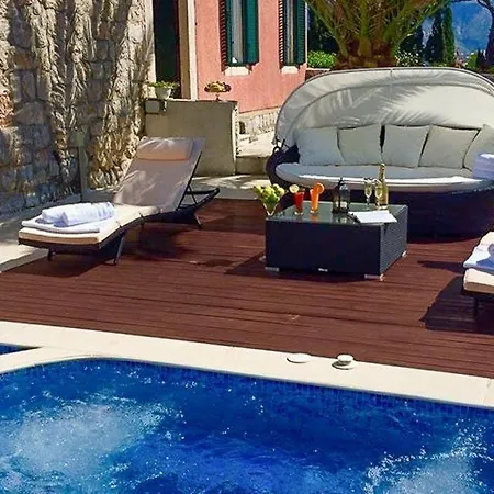 Blato Sleeps 10 Pool Air Con Wifi Blato (Zupa Dubrovacka)