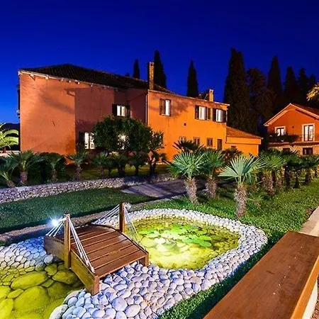 Blato Sleeps 10 Pool Air Con Wifi Villa Blato (Zupa Dubrovacka)